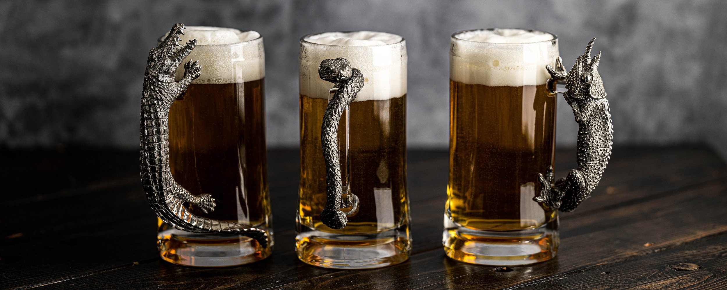 MENAGERIE WINE POURERS